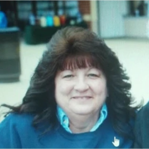 Meet your Posher, Kim - Picture 2 of 2